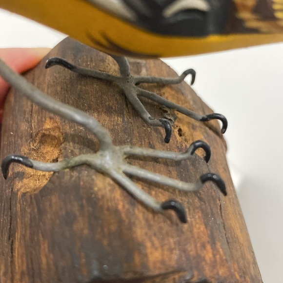 Vintage Wood Hand Carved / Hand Painted Detailed Bird Folk Art Figure - Picture 3 of 10